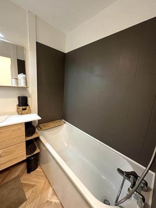 בסאנקון Appartement Cosy Avec Balcon Et Piscine מראה חיצוני תמונה